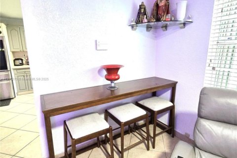 Commercial property in Sweetwater, Florida 223.89 sq.m. № 1965244 - photo 16