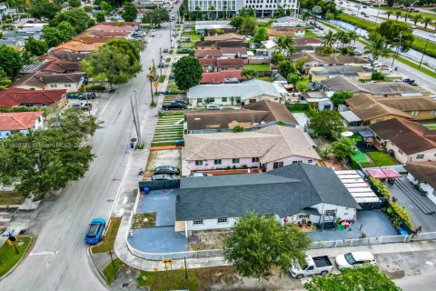 Commercial property in Sweetwater, Florida 223.89 sq.m. № 1965244 - photo 2