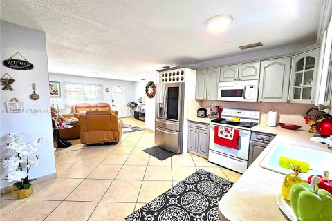 Commercial property in Sweetwater, Florida 223.89 sq.m. № 1965244 - photo 11