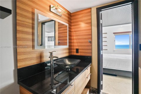 Condo in Fort Lauderdale, Florida, 2 bedrooms  № 2045217 - photo 14