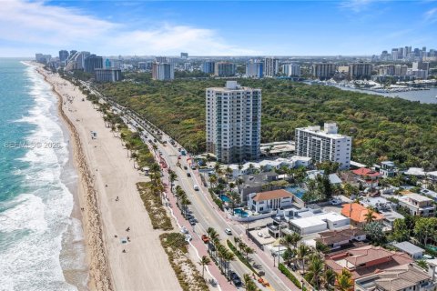 Condo in Fort Lauderdale, Florida, 2 bedrooms  № 2045217 - photo 22