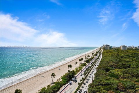 Condo in Fort Lauderdale, Florida, 2 bedrooms  № 2045217 - photo 7