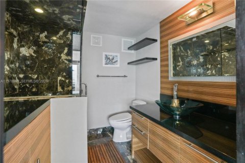 Condo in Fort Lauderdale, Florida, 2 bedrooms  № 2045217 - photo 13