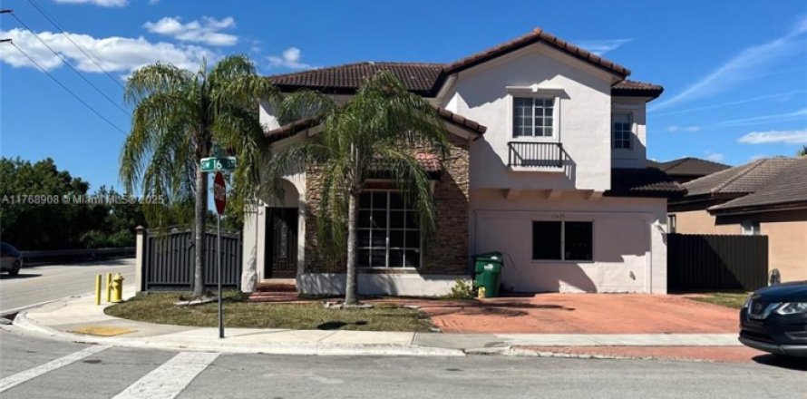 House in Miami, Florida 5 bedrooms, 217.21 sq.m. № 1868807