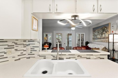 Condo in Crystal River, Florida, 2 bedrooms  № 1755097 - photo 14