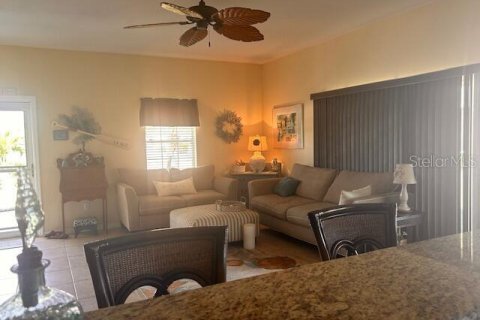 House in Punta Gorda, Florida 2 bedrooms, 127.09 sq.m. № 1908742 - photo 11
