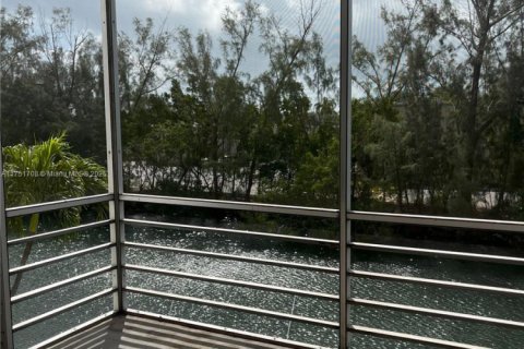Condo in North Miami Beach, Florida, 1 bedroom  № 1861918 - photo 8