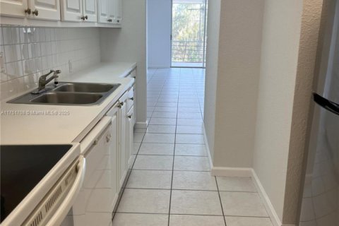 Condo in North Miami Beach, Florida, 1 bedroom  № 1861918 - photo 15