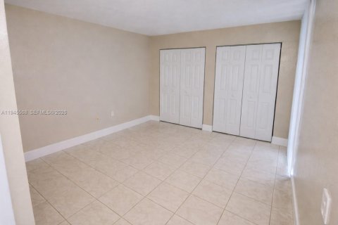 Condo in Miami, Florida, 2 bedrooms  № 2002006 - photo 6