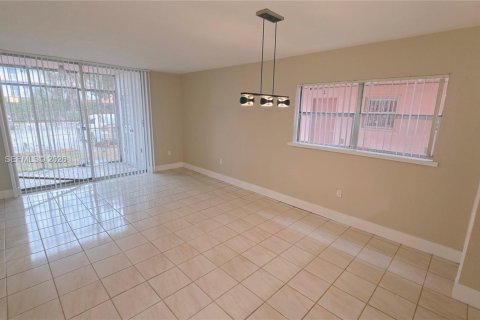 Condo in Miami, Florida, 2 bedrooms  № 2002006
