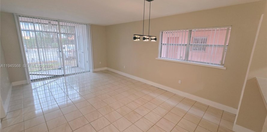 Condo in Miami, Florida, 2 bedrooms  № 2002006