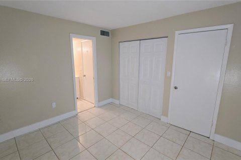 Condo in Miami, Florida, 2 bedrooms  № 2002006 - photo 10