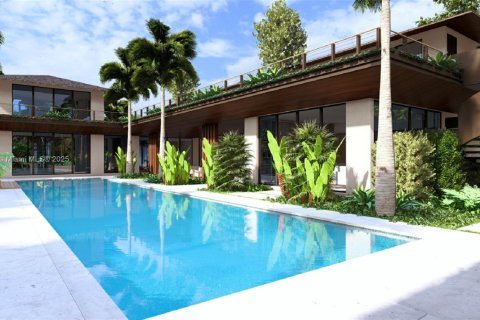 Casa en venta en Miami, Florida, 7 dormitorios, 689.99 m2 № 1802841 - foto 3