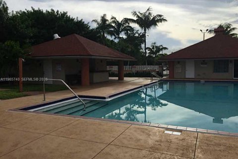 Apartamento en alquiler en Hialeah, Florida, 2 dormitorios, 102.75 m2 № 2027394 - foto 19