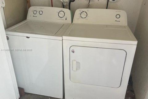 Apartamento en alquiler en Hialeah, Florida, 2 dormitorios, 102.75 m2 № 2027394 - foto 14