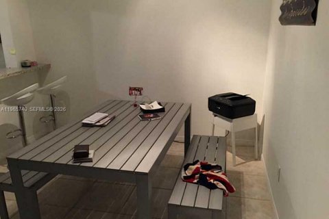 Apartamento en alquiler en Hialeah, Florida, 2 dormitorios, 102.75 m2 № 2027394 - foto 3