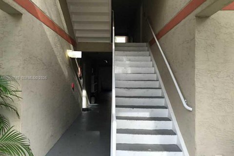 Apartamento en alquiler en Hialeah, Florida, 2 dormitorios, 102.75 m2 № 2027394 - foto 20