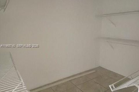 Apartamento en alquiler en Hialeah, Florida, 2 dormitorios, 102.75 m2 № 2027394 - foto 10