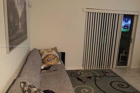 Apartamento en alquiler en Hialeah, Florida, 2 dormitorios, 102.75 m2 № 2027394 - foto 9