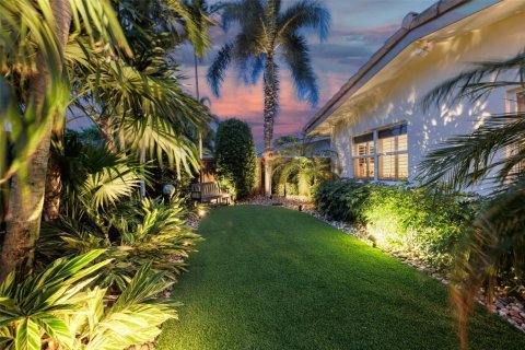 House in Lauderdale-by-the-Sea, Florida 3 bedrooms, 124.3 sq.m. № 1221196 - photo 1