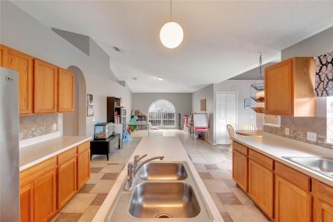 Villa ou maison à vendre à Deltona, Floride: 4 chambres, 194.91 m2 № 1723076 - photo 9