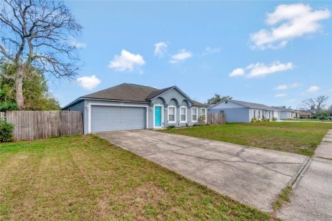 Villa ou maison à vendre à Deltona, Floride: 4 chambres, 194.91 m2 № 1723076 - photo 2