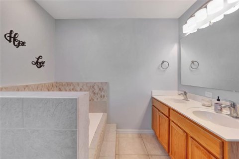 Villa ou maison à vendre à Deltona, Floride: 4 chambres, 194.91 m2 № 1723076 - photo 15