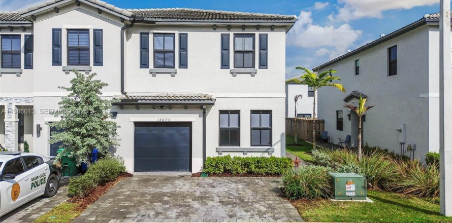 Adosado en Homestead, Florida 4 dormitorios, 186.27 m2 № 2002866