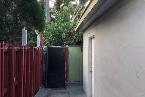 Купить виллу или дом в Майами-Бич, Флорида 2 спальни, 125.98м2, № 2010102 - фото 12