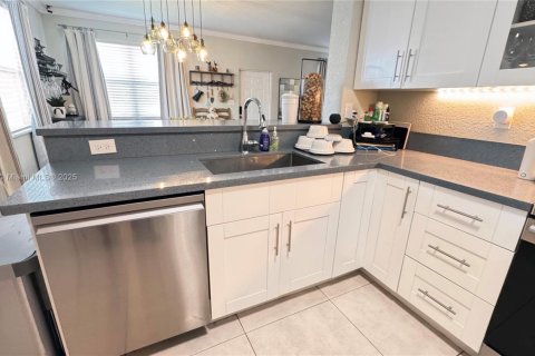 Купить виллу или дом в Окленд-Парк, Флорида 3 спальни, 139.35м2, № 1955532 - фото 26