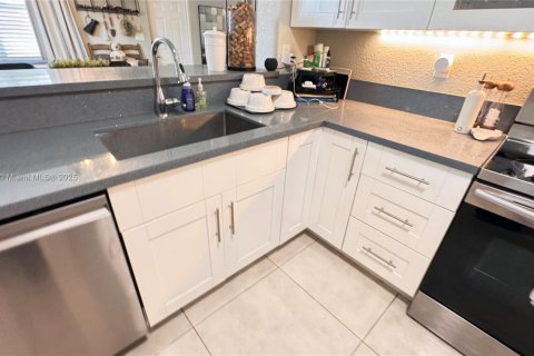 Купить виллу или дом в Окленд-Парк, Флорида 3 спальни, 139.35м2, № 1955532 - фото 27