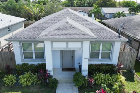 Купить виллу или дом в Окленд-Парк, Флорида 3 спальни, 139.35м2, № 1955532 - фото 1