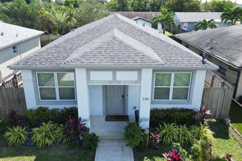 Купить виллу или дом в Окленд-Парк, Флорида 3 спальни, 139.35м2, № 1955532 - фото 2