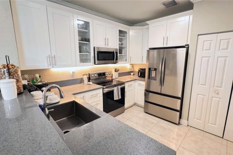 Купить виллу или дом в Окленд-Парк, Флорида 3 спальни, 139.35м2, № 1955532 - фото 28