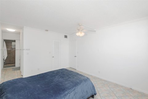 Copropriété à vendre à Hallandale Beach, Floride: 1 chambre, 78.97 m2 № 1980794 - photo 26