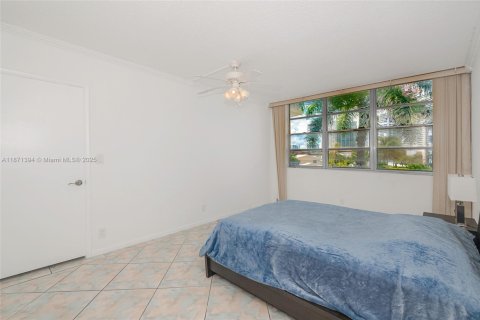 Copropriété à vendre à Hallandale Beach, Floride: 1 chambre, 78.97 m2 № 1980794 - photo 23
