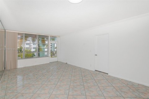 Copropriété à vendre à Hallandale Beach, Floride: 1 chambre, 78.97 m2 № 1980794 - photo 4