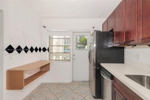 Copropriété à vendre à Hallandale Beach, Floride: 1 chambre, 78.97 m2 № 1980794 - photo 16