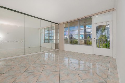Copropriété à vendre à Hallandale Beach, Floride: 1 chambre, 78.97 m2 № 1980794 - photo 6