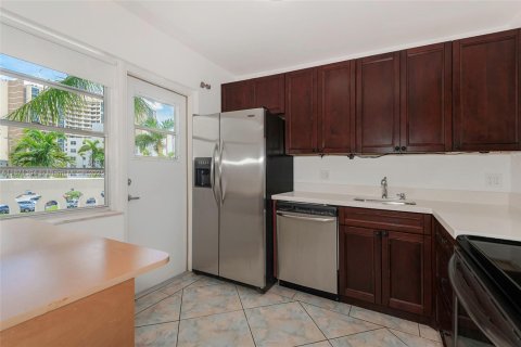 Copropriété à vendre à Hallandale Beach, Floride: 1 chambre, 78.97 m2 № 1980794 - photo 17