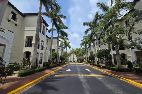 Townhouse in Boynton Beach, Florida 3 bedrooms, 200.76 sq.m. № 2184593 - photo 4