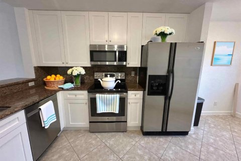 Townhouse in Boynton Beach, Florida 3 bedrooms, 200.76 sq.m. № 2184593 - photo 15