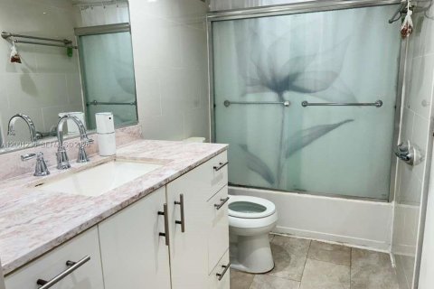 Condo in Miami, Florida, 1 bedroom  № 2065179 - photo 4