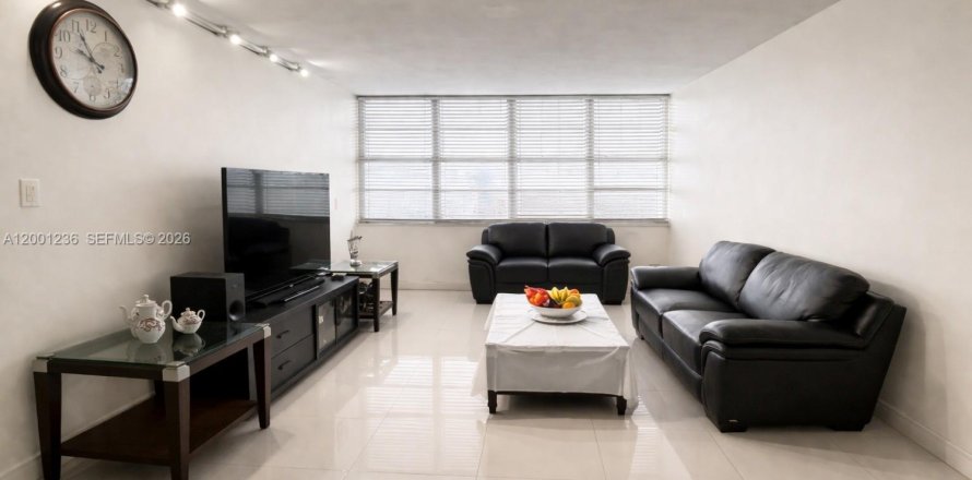 Condo in Miami, Florida, 1 bedroom  № 2065179