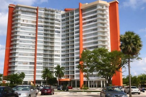 Condo in Miami, Florida, 1 bedroom  № 2065179 - photo 13