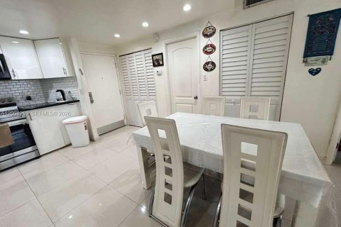 Condo in Miami, Florida, 1 bedroom  № 2065179 - photo 8