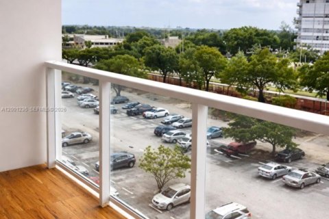 Condo in Miami, Florida, 1 bedroom  № 2065179 - photo 11