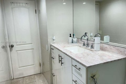 Condo in Miami, Florida, 1 bedroom  № 2065179 - photo 10