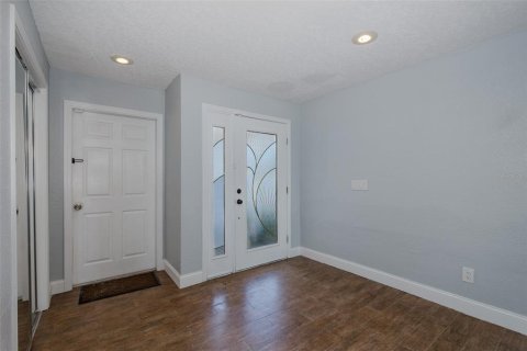 House in New Port Richey, Florida 3 bedrooms, 200.2 sq.m. № 1866476 - photo 5