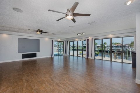 Casa en venta en New Port Richey, Florida, 3 dormitorios, 200.2 m2 № 1866476 - foto 12